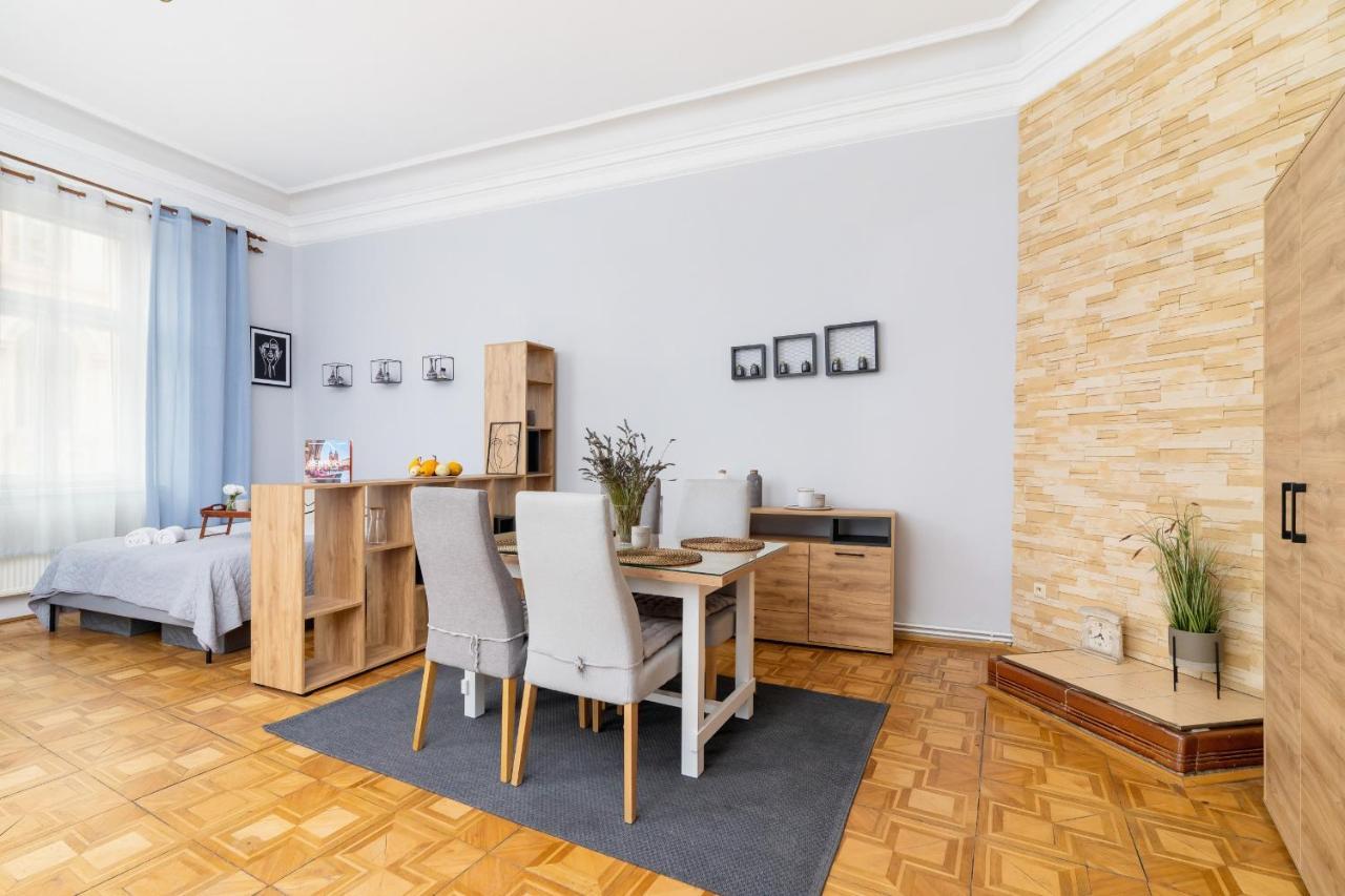 Podwale Apartment Uj Downtown Cracow By Noclegi Renters Kraków Exteriör bild