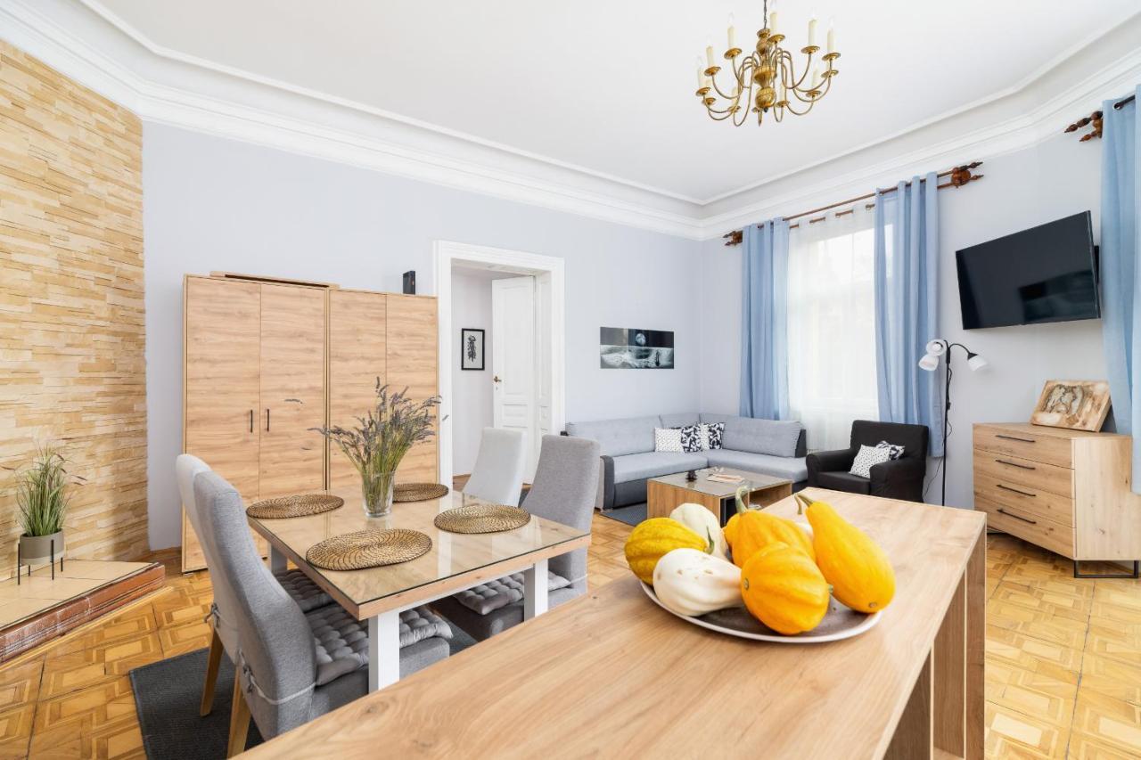 Podwale Apartment Uj Downtown Cracow By Noclegi Renters Kraków Exteriör bild