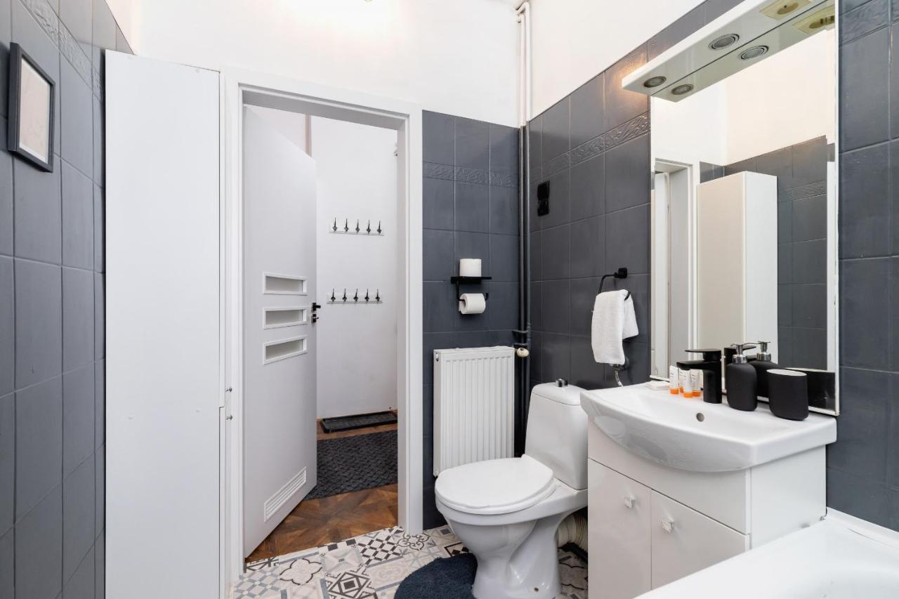 Podwale Apartment Uj Downtown Cracow By Noclegi Renters Kraków Exteriör bild